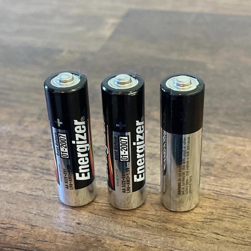 VTG Energizer AA Alkaline Batteries 3 Pack Long Life‎ Best By January 2007